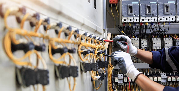 Professional Electrician technician working in Coralville, IA